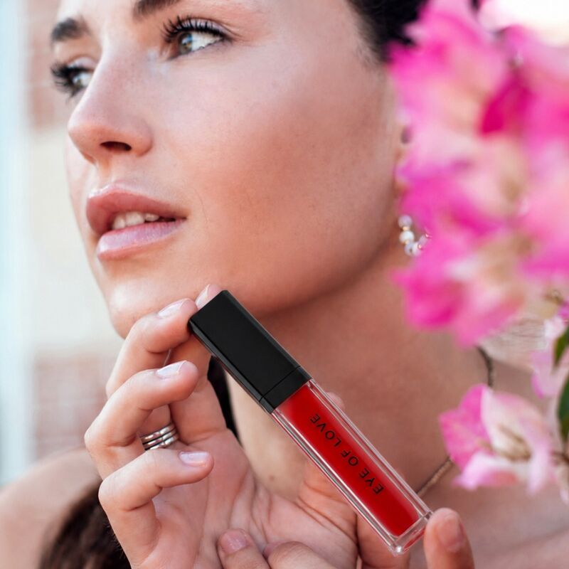EYE OF LOVE - MATCHMAKER CRIMSON KISS BRILLO LABIAL ROJO EFECTO VOLUMEN CON FEROMONAS 8,5 ML 5 EYE OF LOVE - MATCHMAKER CRIMSON KISS BRILLO LABIAL ROJO EFECTO VOLUMEN CON FEROMONAS 8,5 ML - Imagen 5